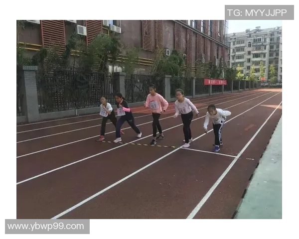 小学生足球宝贝的成长之路与梦想追逐的精彩瞬间
